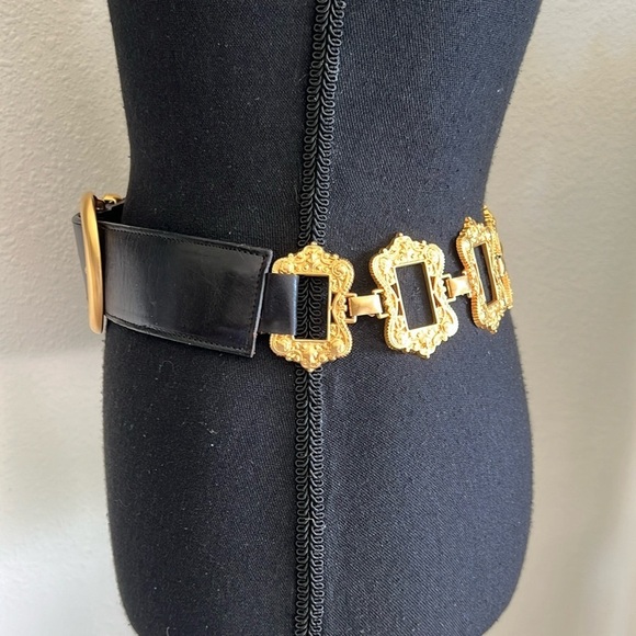 ESCADA Avignon Collaboration Women’s Black Leather Ornate Gold Metal VTG Belt
